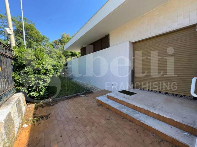 Villa Indipendente in vendita a Municipio 5, Puglia