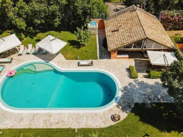 Villa Indipendente in vendita a Municipio 4, Puglia