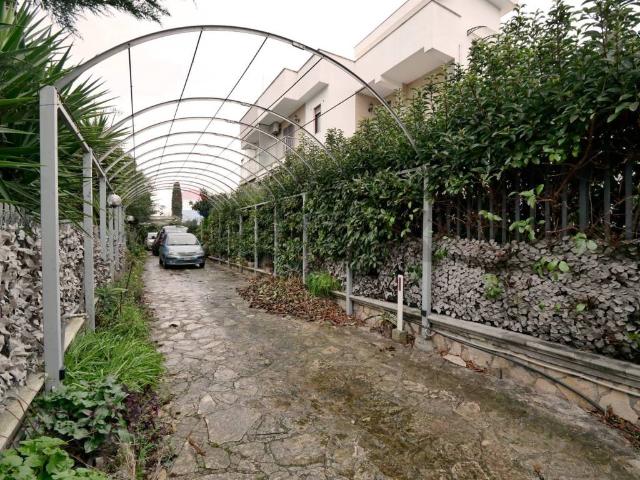 Villa Indipendente in vendita a Municipio 4, Puglia