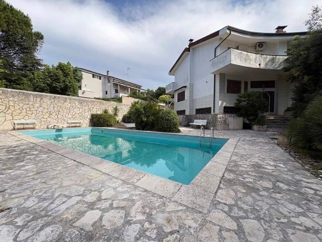 Villa Indipendente in vendita a Municipio 2, Puglia