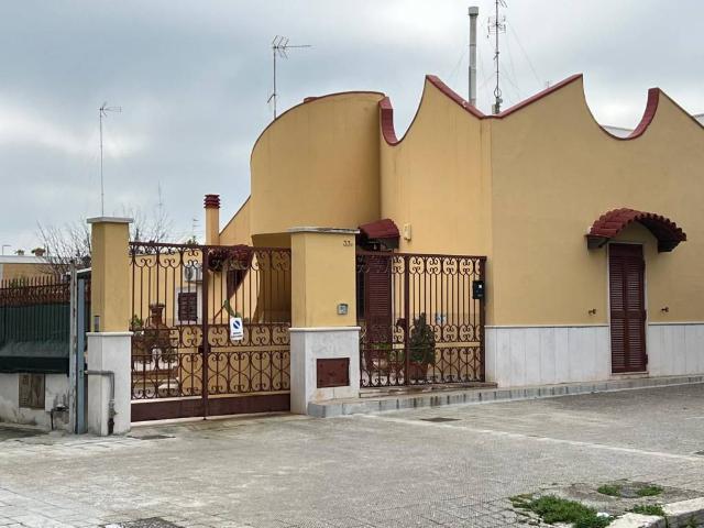 Villa Indipendente in vendita a Municipio 5, Puglia