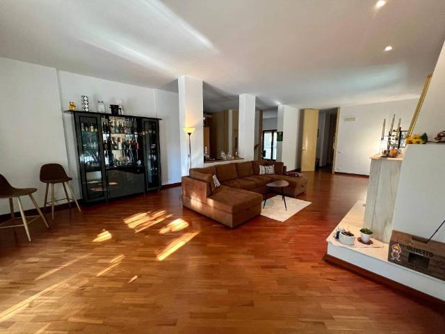 Villa Indipendente in vendita a Municipio 4, Puglia