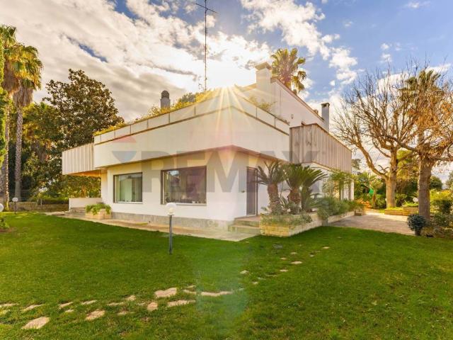 Villa Indipendente in vendita a Municipio 4, Puglia