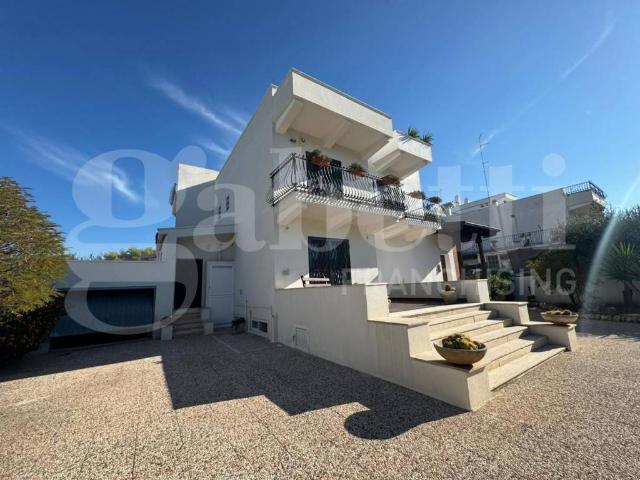 Villa Indipendente in vendita a Municipio 5, Puglia