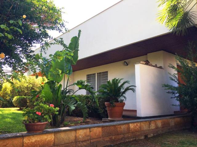 Villa Indipendente in vendita a Parco Adria, Bari