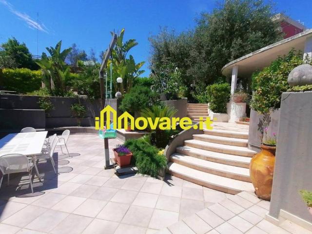 Villa Indipendente in vendita a Municipio 4, Puglia