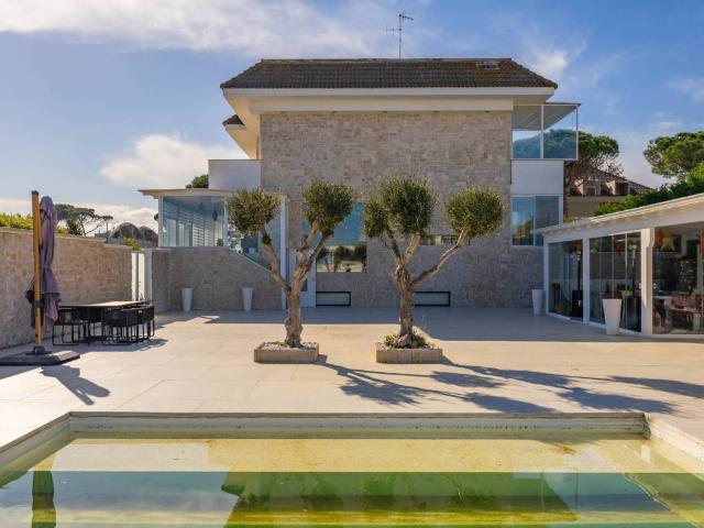 Villa Indipendente in vendita a Municipio 5, Puglia