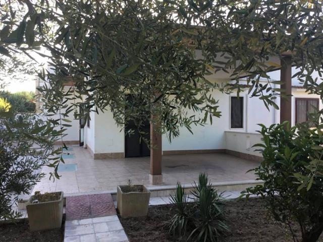 Villa Indipendente in vendita a Municipio 4, Puglia