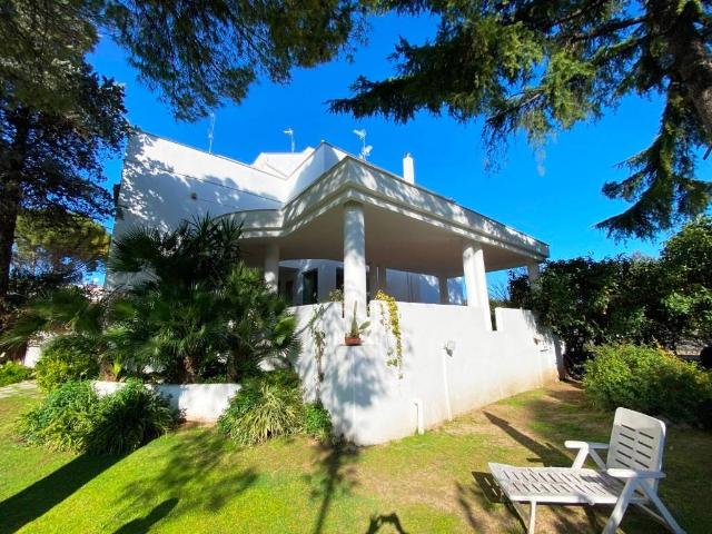 Villa Indipendente in vendita a Municipio 4, Puglia