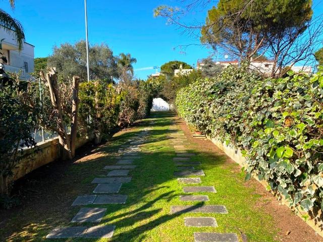 Villa Indipendente in vendita a Municipio 4, Puglia