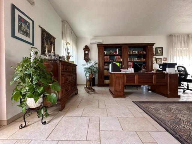 Villa Indipendente in vendita a Carbonara di Bari, Puglia