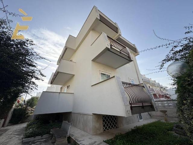 Villa Indipendente in vendita a Municipio 5, Puglia