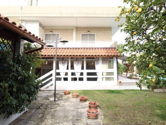 Villa Indipendente in vendita a Municipio 4, Puglia