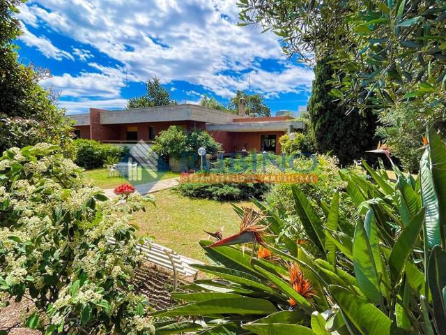 Villa Indipendente in vendita a Carbonara di Bari, Puglia