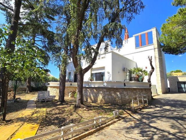 Villa Indipendente in vendita a Municipio 4, Puglia