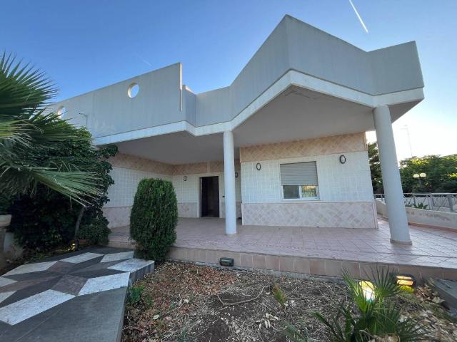 Villa Indipendente in vendita a Municipio 5, Puglia