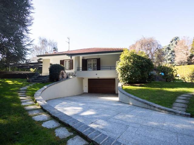 Villa Indipendente in vendita a Barlassina, Lombardia