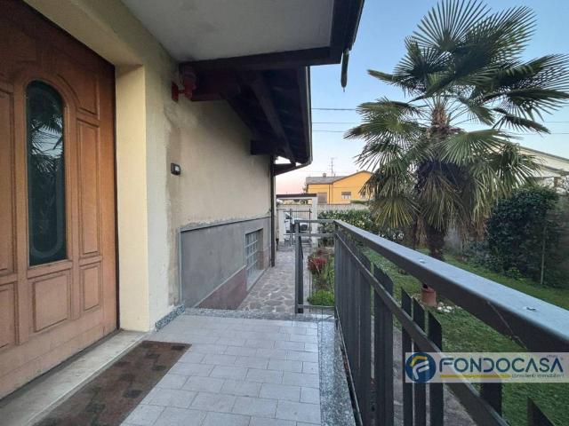 Villa Indipendente in vendita a Barlassina, Lombardia