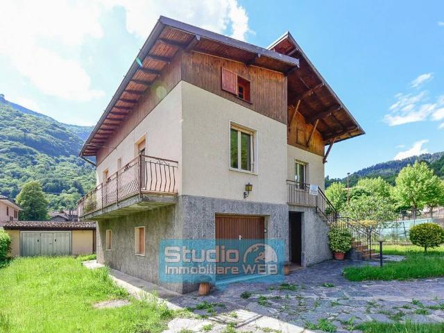 Villa Indipendente in vendita a Barni, Lombardia