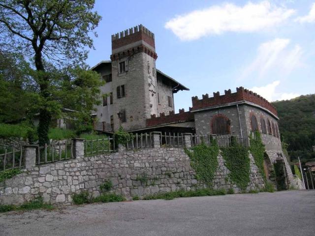 Villa Indipendente in vendita a Barni, Lombardia