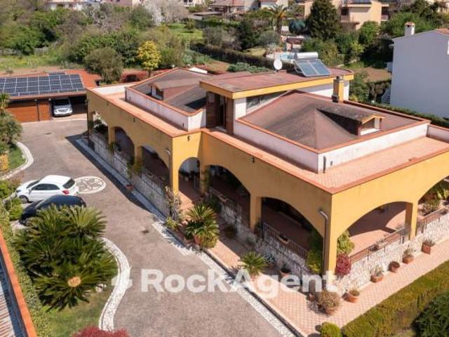 Villa Indipendente in vendita a Calvi, Baronissi