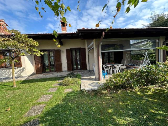 Villa Indipendente in vendita a Barzago, Lombardia