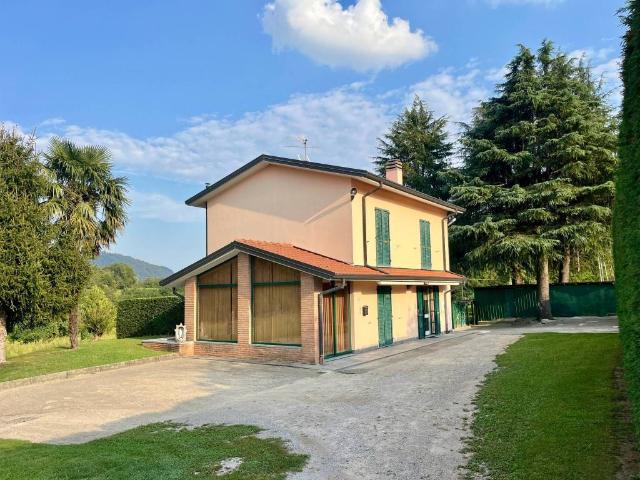 Villa Indipendente in vendita a Barzago, Lecco