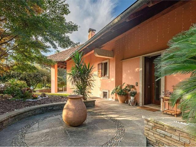 Villa Indipendente in vendita a Barzago, Lombardia