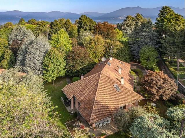 Villa Indipendente in vendita a Barzago, Lombardia