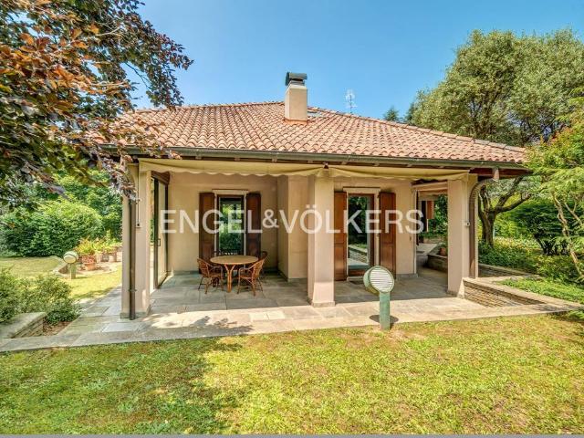 Villa Indipendente in vendita a Barzago, Lombardia