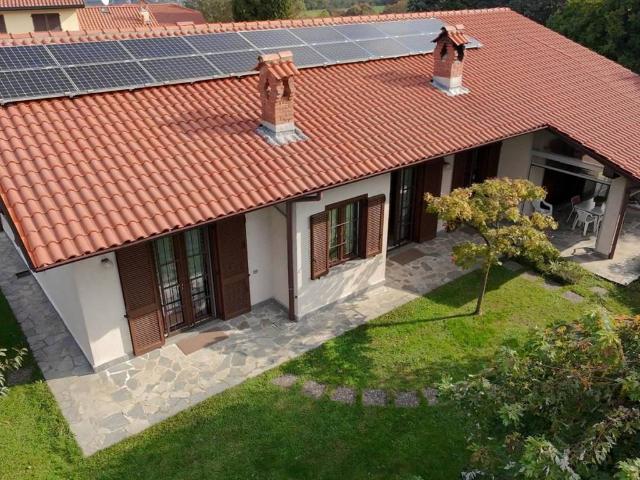 Villa Indipendente in vendita a Barzago, Lombardia