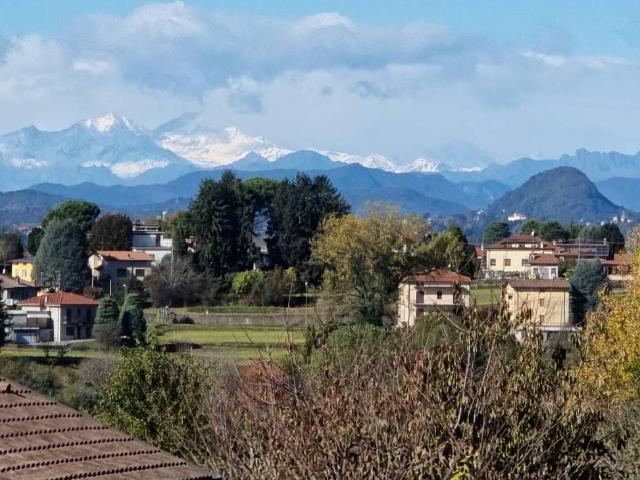 Villa Indipendente in vendita a Barzanò, Lombardia