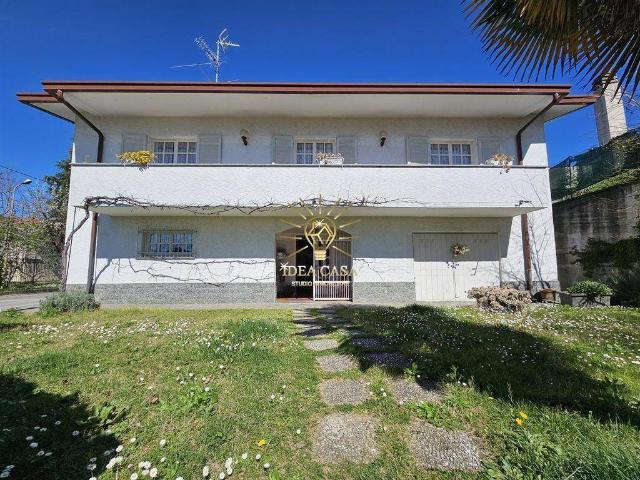 Villa Indipendente in vendita a Barzanò, Lombardia