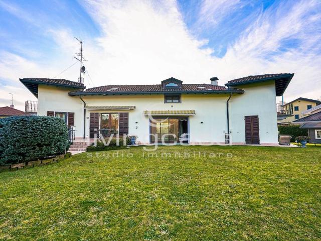 Villa Indipendente in vendita a Dagò, Barzanò