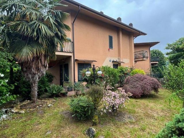 Villa Indipendente in vendita a Barzanò, Lombardia