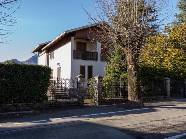 Villa Indipendente in vendita a Maggio, Cremeno