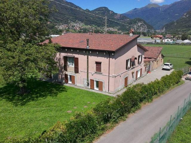 Villa Indipendente in vendita a Campiano, Barzio