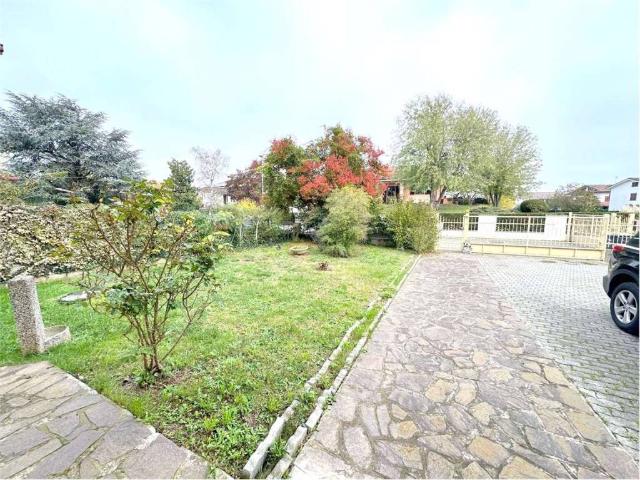 Villa Indipendente in vendita a Basaluzzo, Alessandria