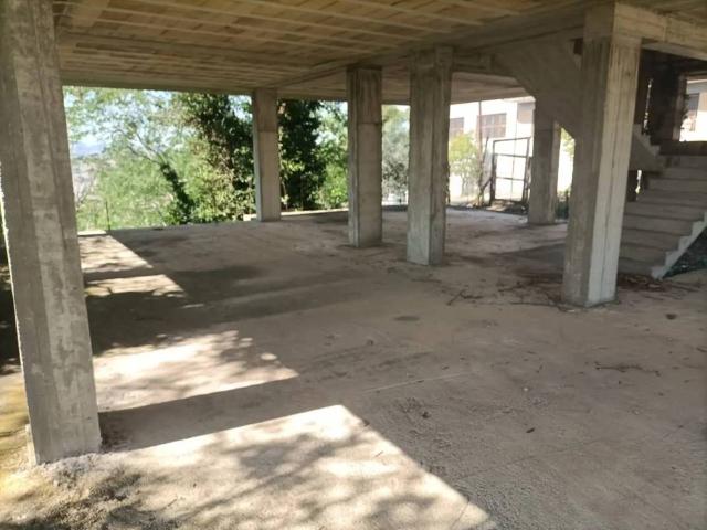 Villa Indipendente in vendita a Basciano, Abruzzo