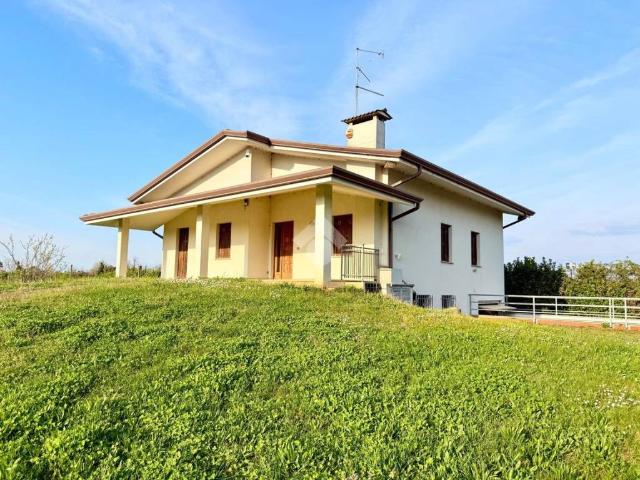 Villa Indipendente in vendita a Basiliano, Friuli-Venezia Giulia