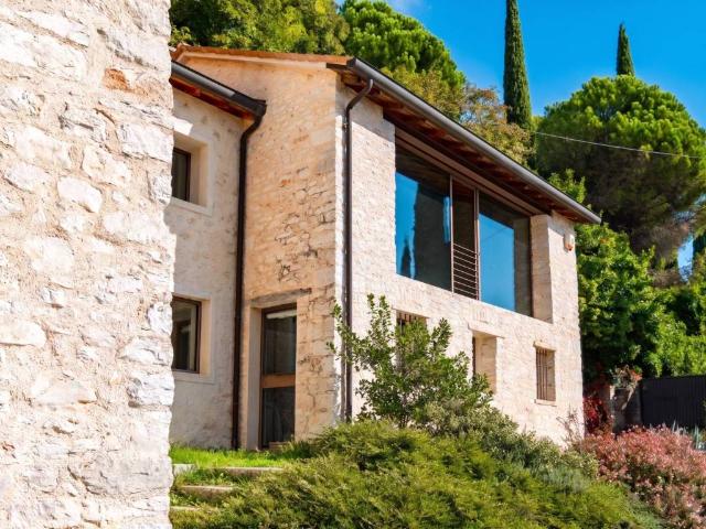 Villa Indipendente in vendita a Colle Alto, Bassano Del Grappa