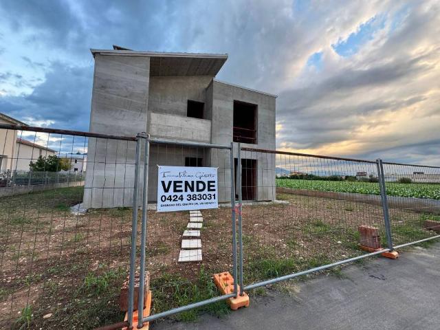 Villa Indipendente in vendita a Pilastroni, Bassano Del Grappa