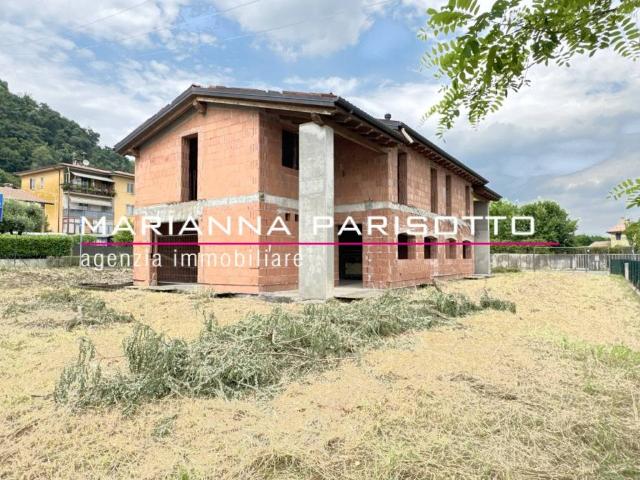 Villa Indipendente in vendita a Villaggio Europa, Bassano Del Grappa