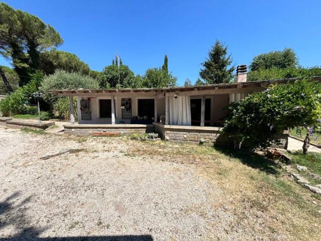 Villa Indipendente in vendita a Bassano In Teverina, Lazio