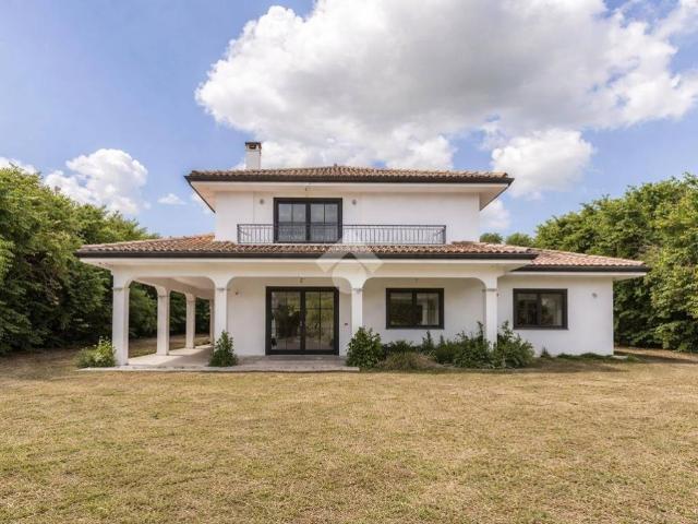 Villa Indipendente in vendita a Bassano Romano, Lazio