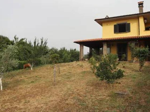 Villa Indipendente in vendita a Bassano Romano, Lazio