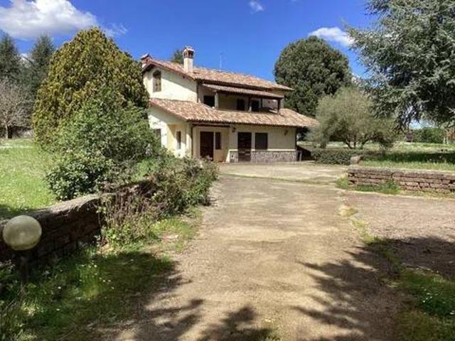 Villa Indipendente in vendita a Bassano Romano, Lazio