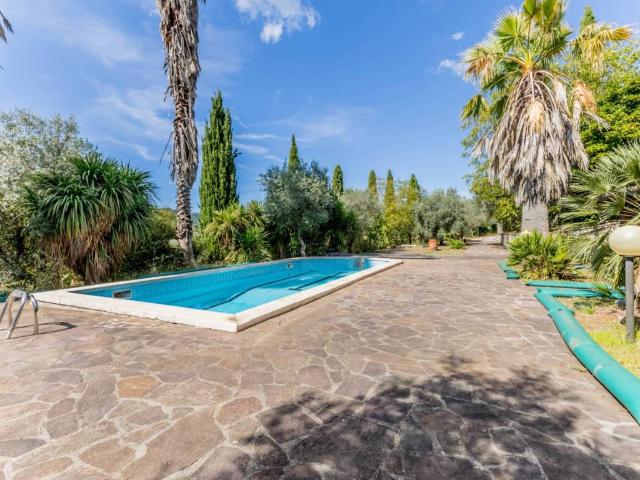 Villa Indipendente in vendita a Bassiano, Lazio