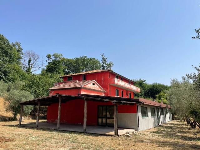 Villa Indipendente in vendita a Bassiano, Lazio
