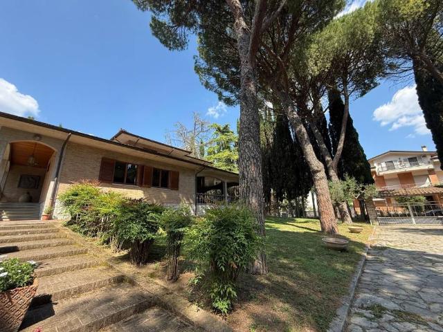 Villa Indipendente in vendita a Santa Lucia, Bastia Umbra